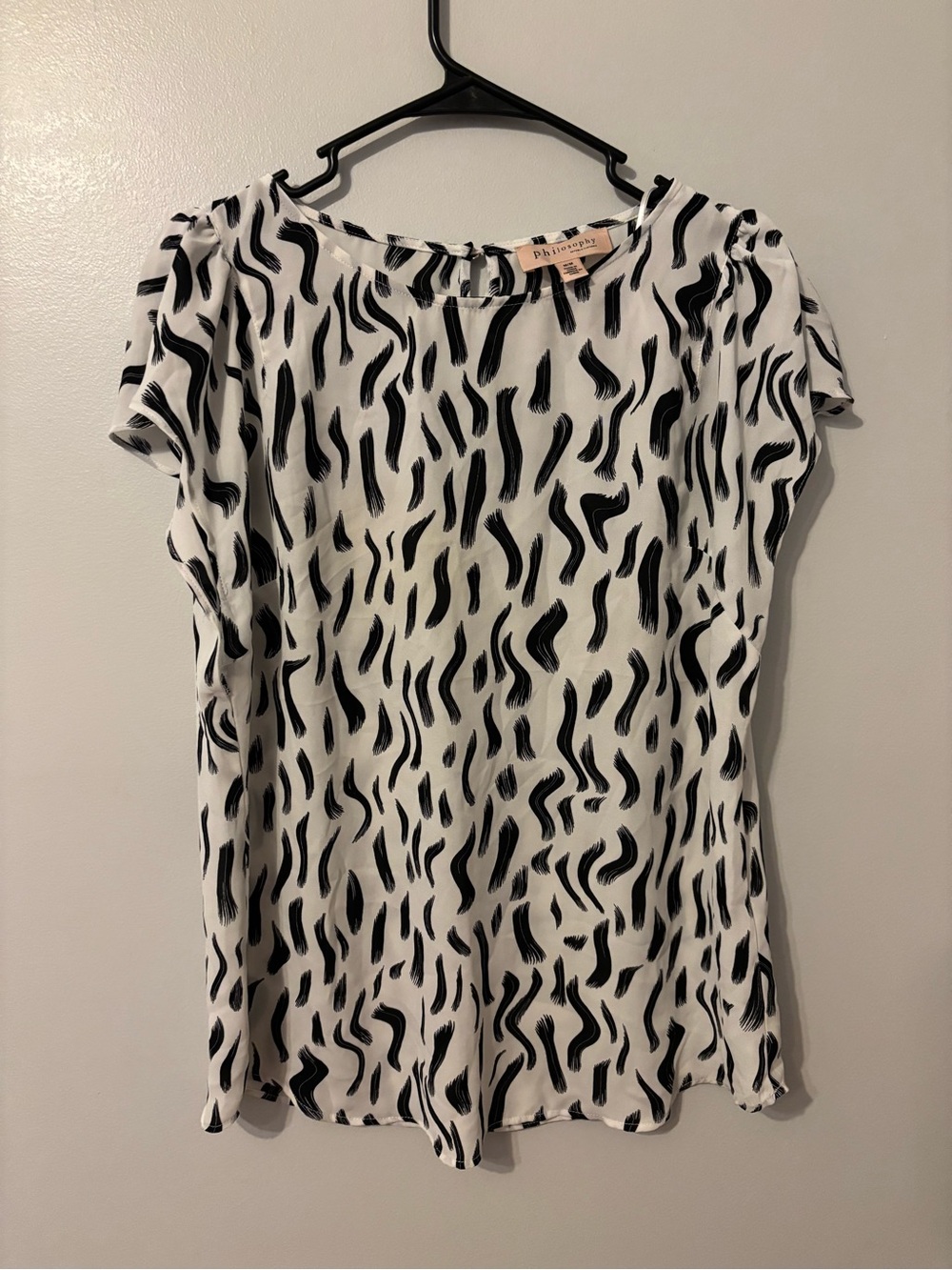Philosophy White and Black Abstract Print Short Sleeve Blouse